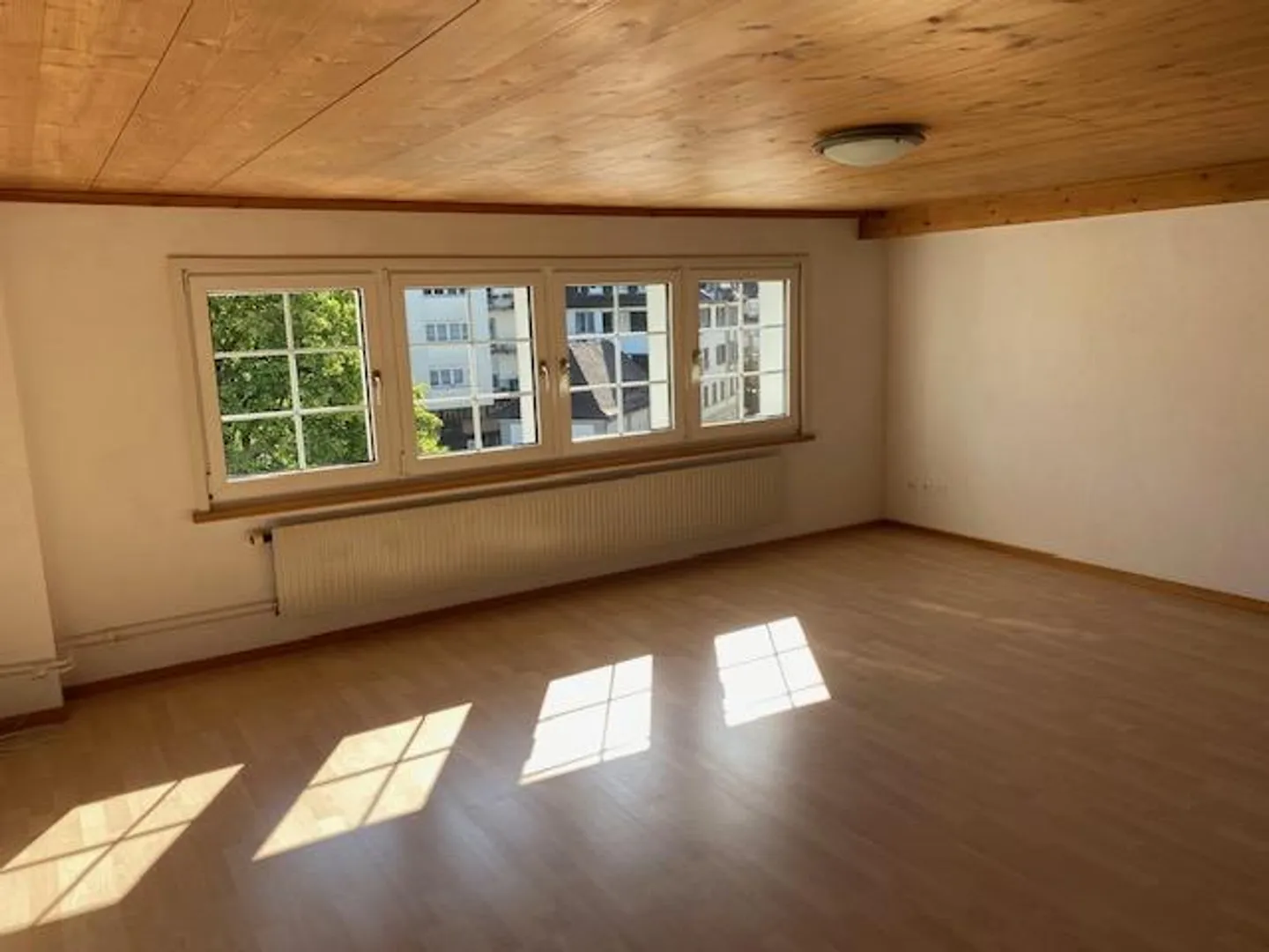 Appartement ensoleillé de 3 1/2 pièces au centre dans une maison traditionnelle d'Appenzell - Photo 5 sur 13