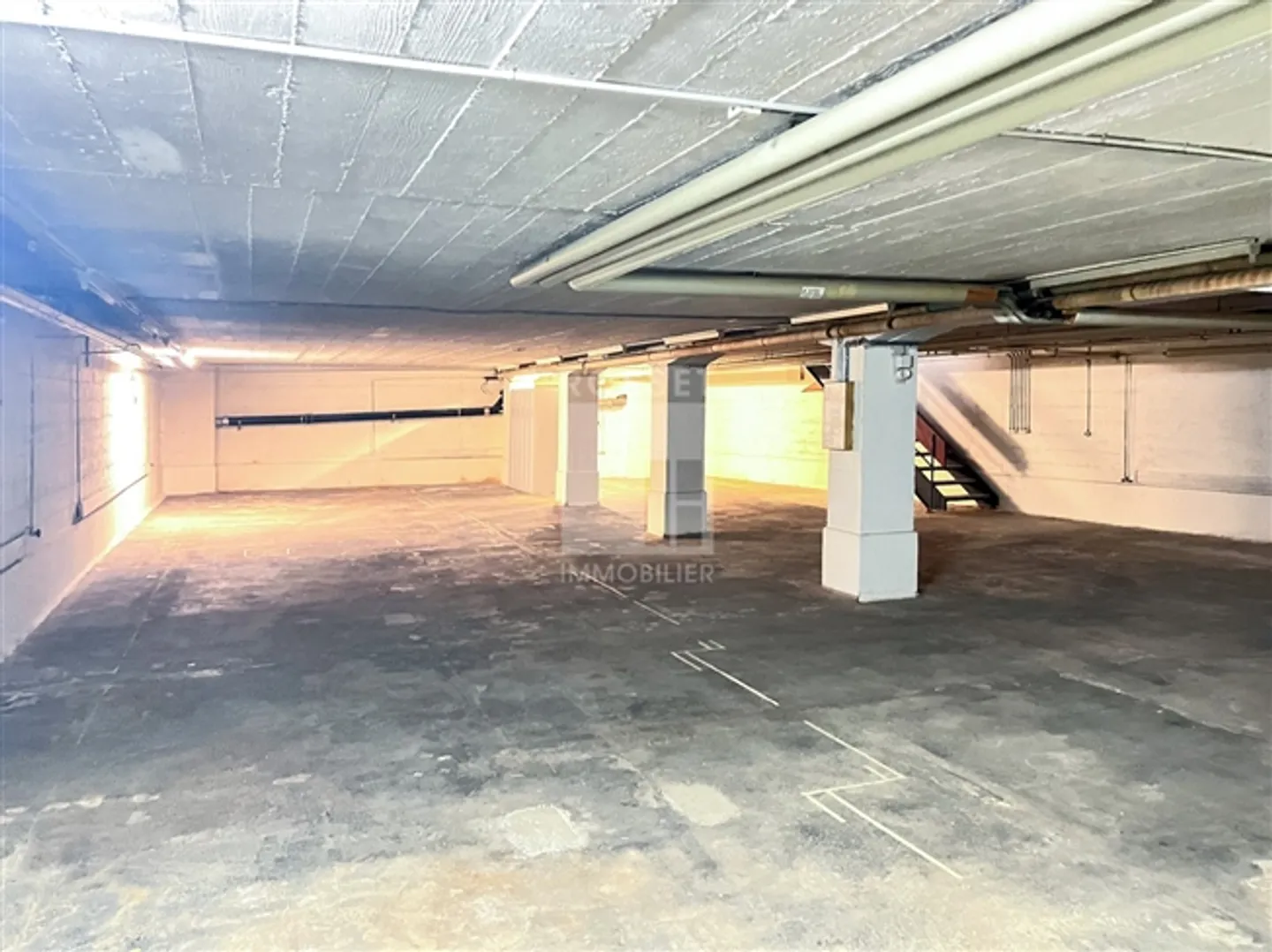 Passage d'environ 388 m², dont 179 m² au sous-sol - Photo 2 sur 5