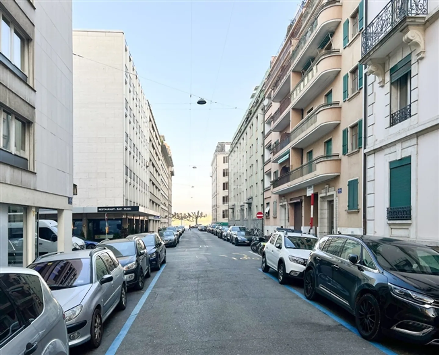 Passage d'environ 388 m², dont 179 m² au sous-sol - Photo 3 sur 5