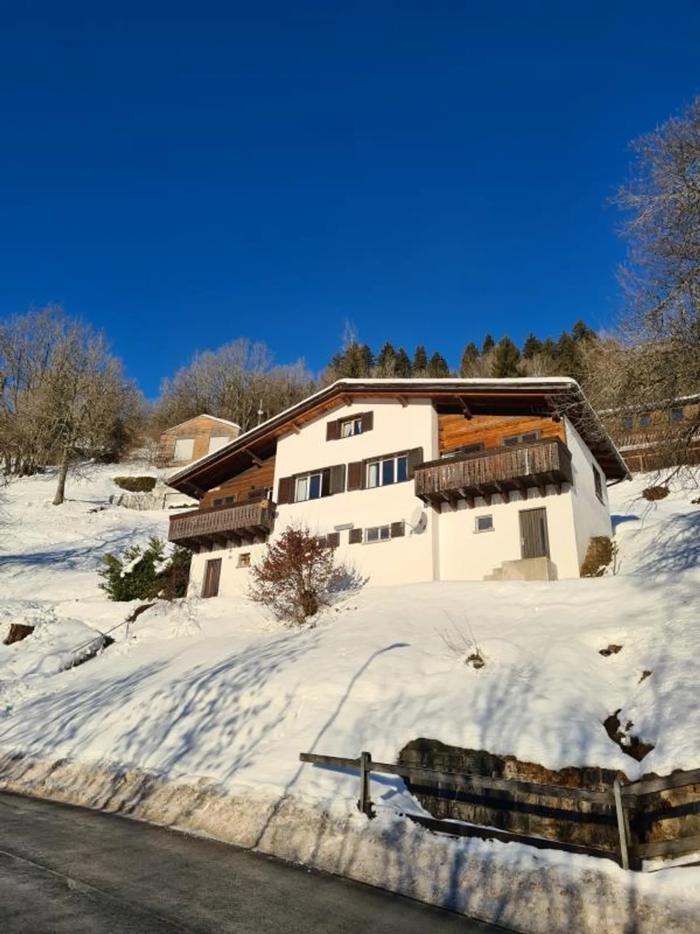 Cozy Detached Chalet for Locals - Photo 1 of 5