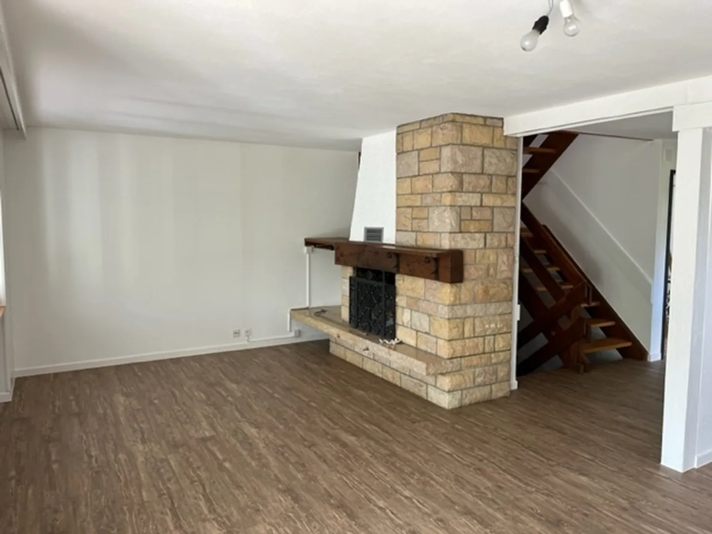 Charming Semi-Detached House - Photo 6 of 9