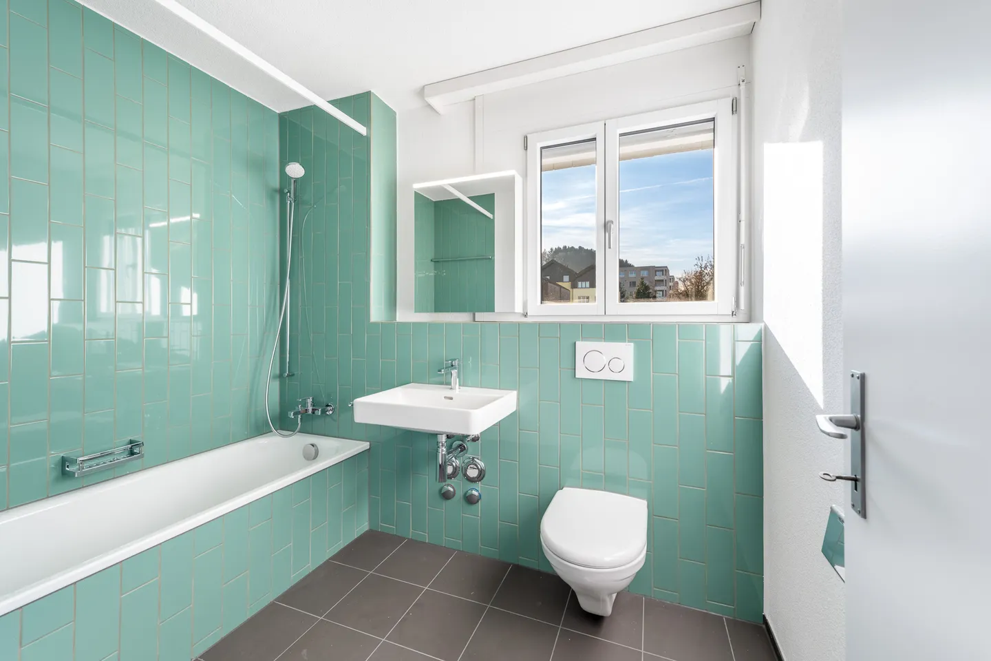 Modern 4.5 Room Apartment - Photo 2 of 3