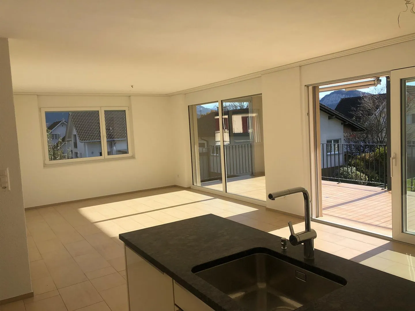 sonnige 4 1/2 Zimmer Wohnung - Foto 3 von 8