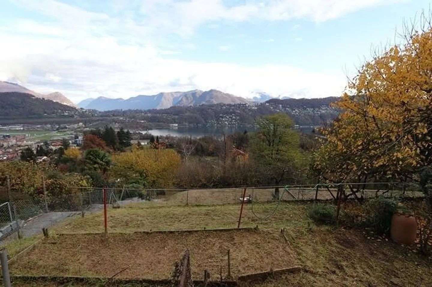 Sonniges Grundstück mit Seeblick - Foto 4 von 8