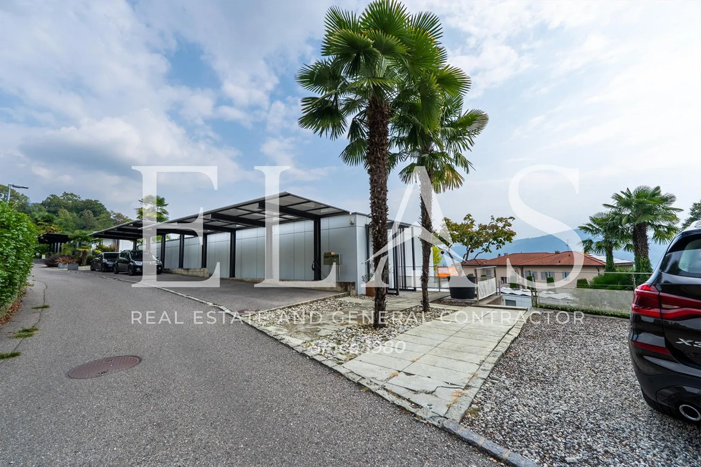 Elegant 2.5-room apartment with private garden and communal pool - Photo 10 of 12