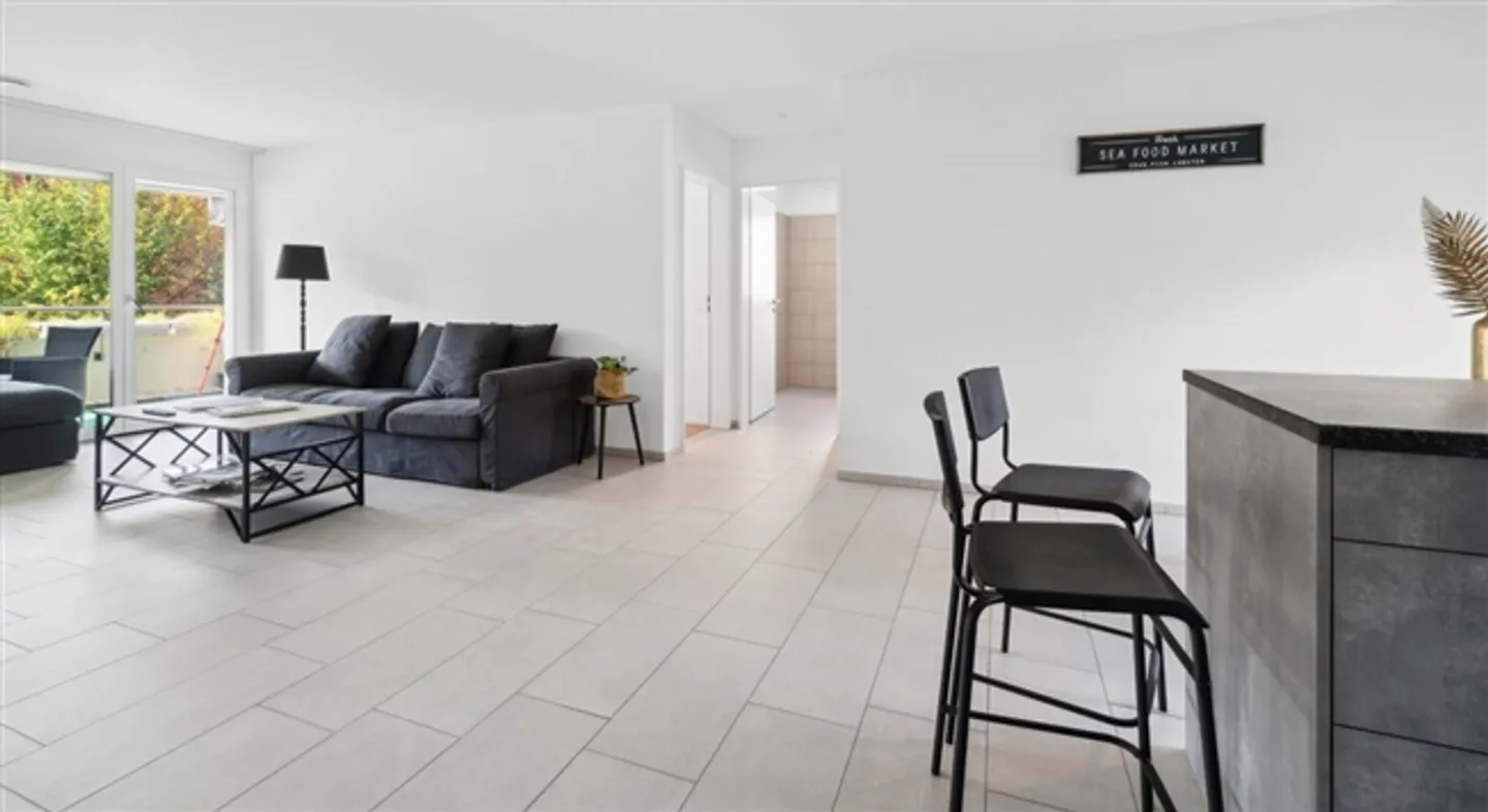 Bright 3.5-room apartment with balcony in Döttingen for sale - Photo 2 of 7