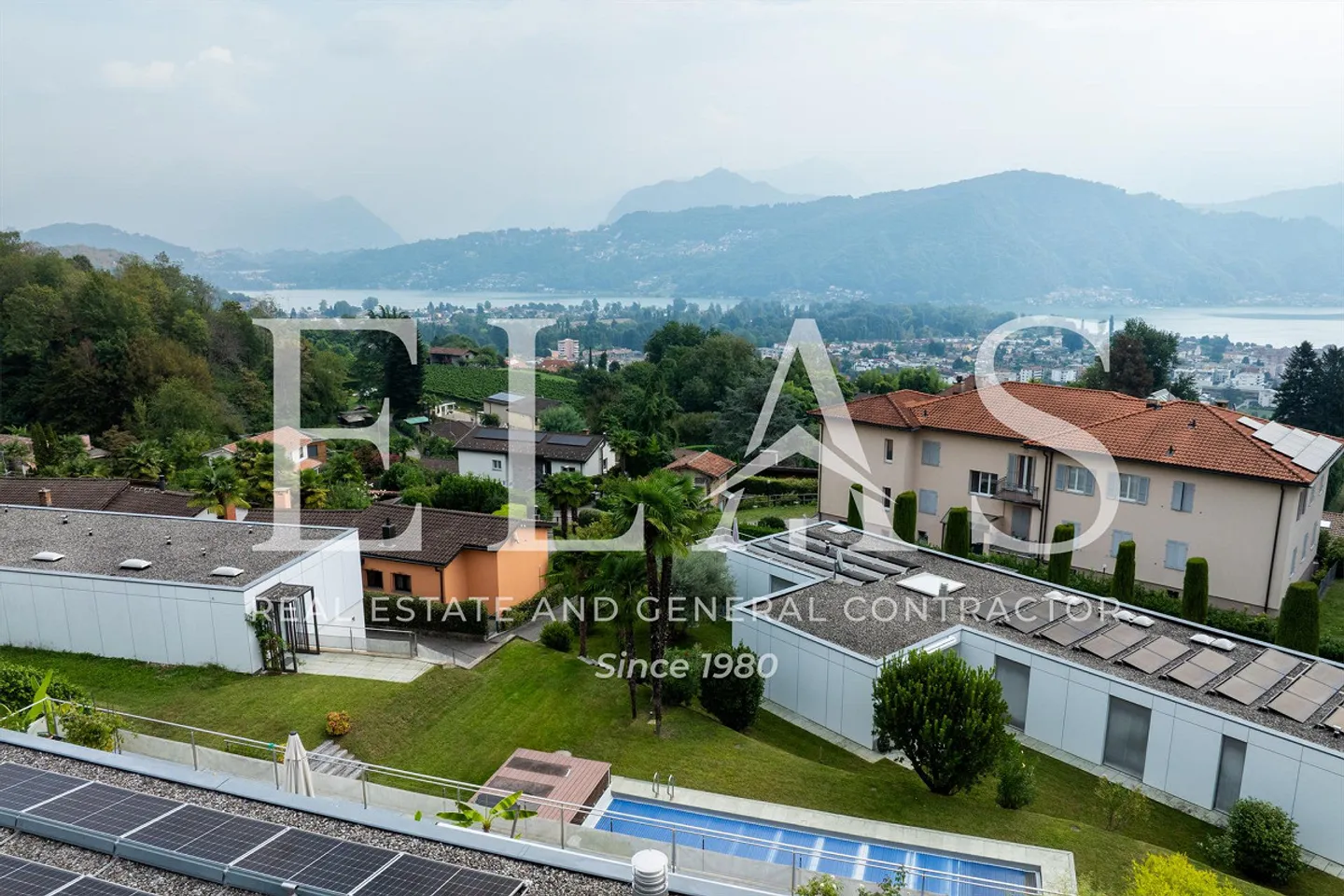 Elegant 2.5-room apartment with private garden and communal pool - Photo 11 of 12