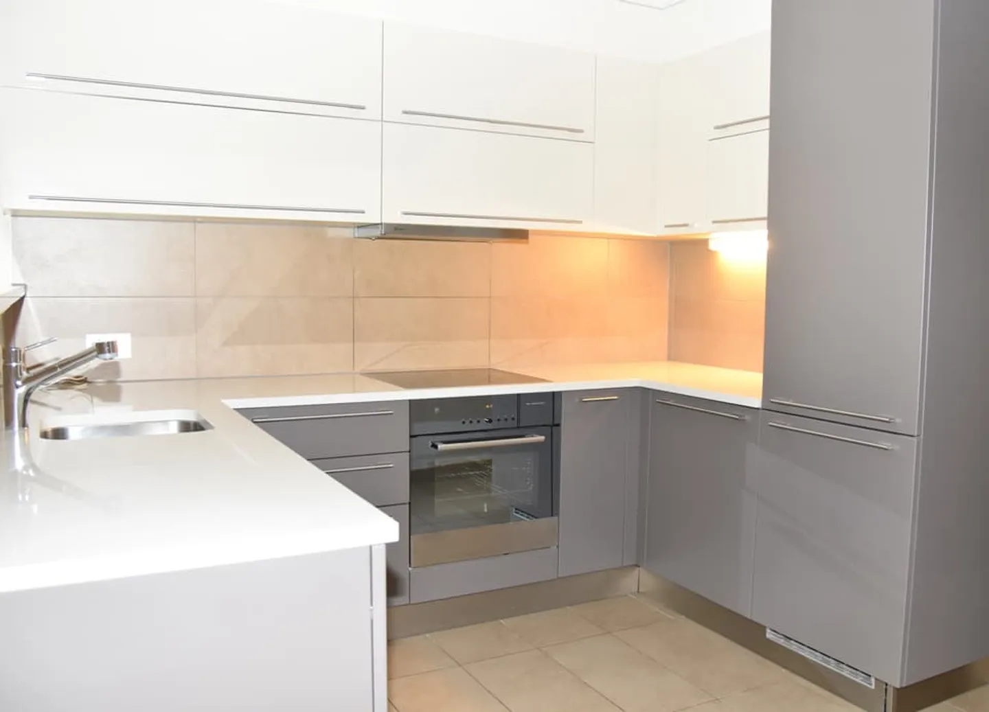 Bel appartamento con grande balcone - Foto 2 di 6