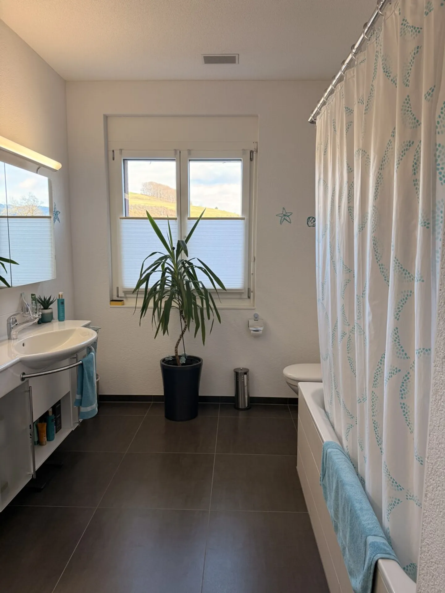 LIGHT-FLOODED 5.5-ROOM ATTIC APARTMENT WITH EXPANDED ROOF SPACE - Photo 11 of 13