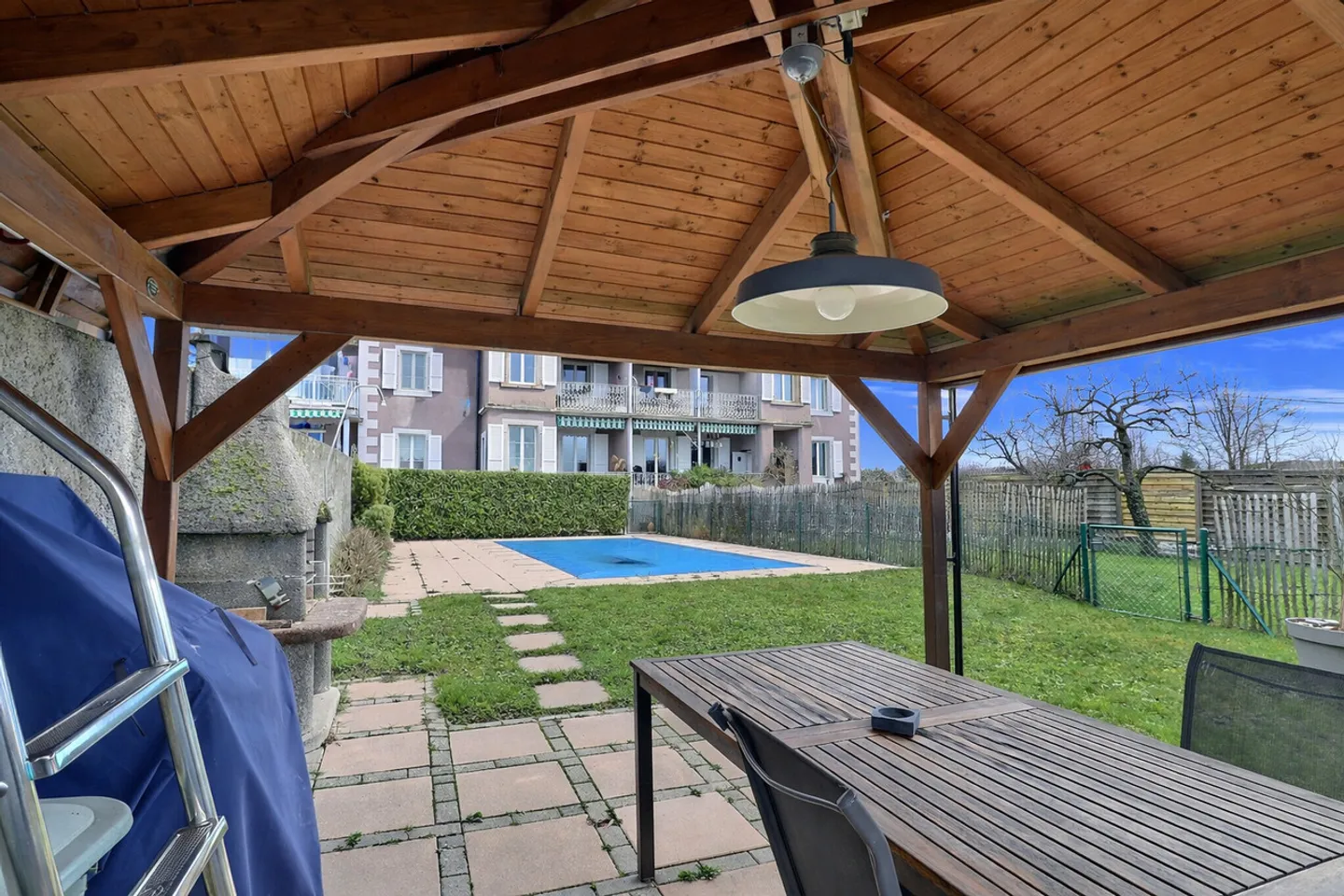 Superbo appartamento in usufrutto occupato senza affitto con piscina e vista lago - Foto 5 di 20