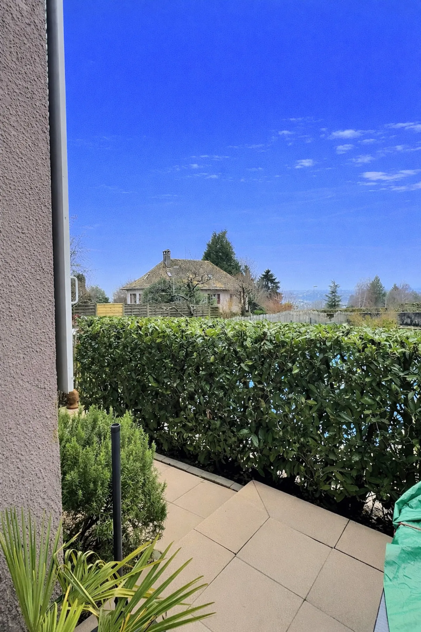 Superbo appartamento in usufrutto occupato senza affitto con piscina e vista lago - Foto 7 di 20