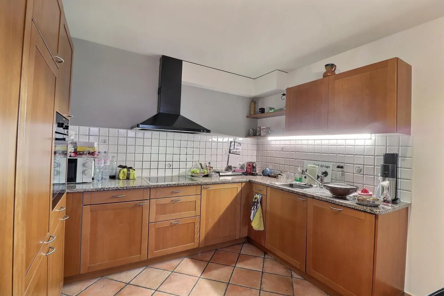 Superbo appartamento in usufrutto occupato senza affitto con piscina e vista lago - Foto 8 di 20
