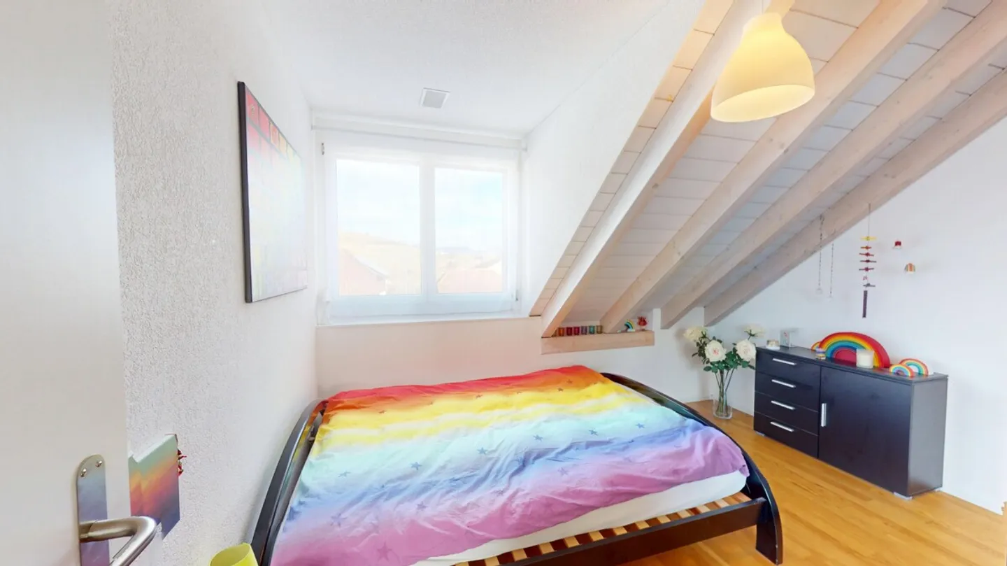 LIGHT-FLOODED 5.5-ROOM ATTIC APARTMENT WITH EXPANDED ROOF SPACE - Photo 7 of 13