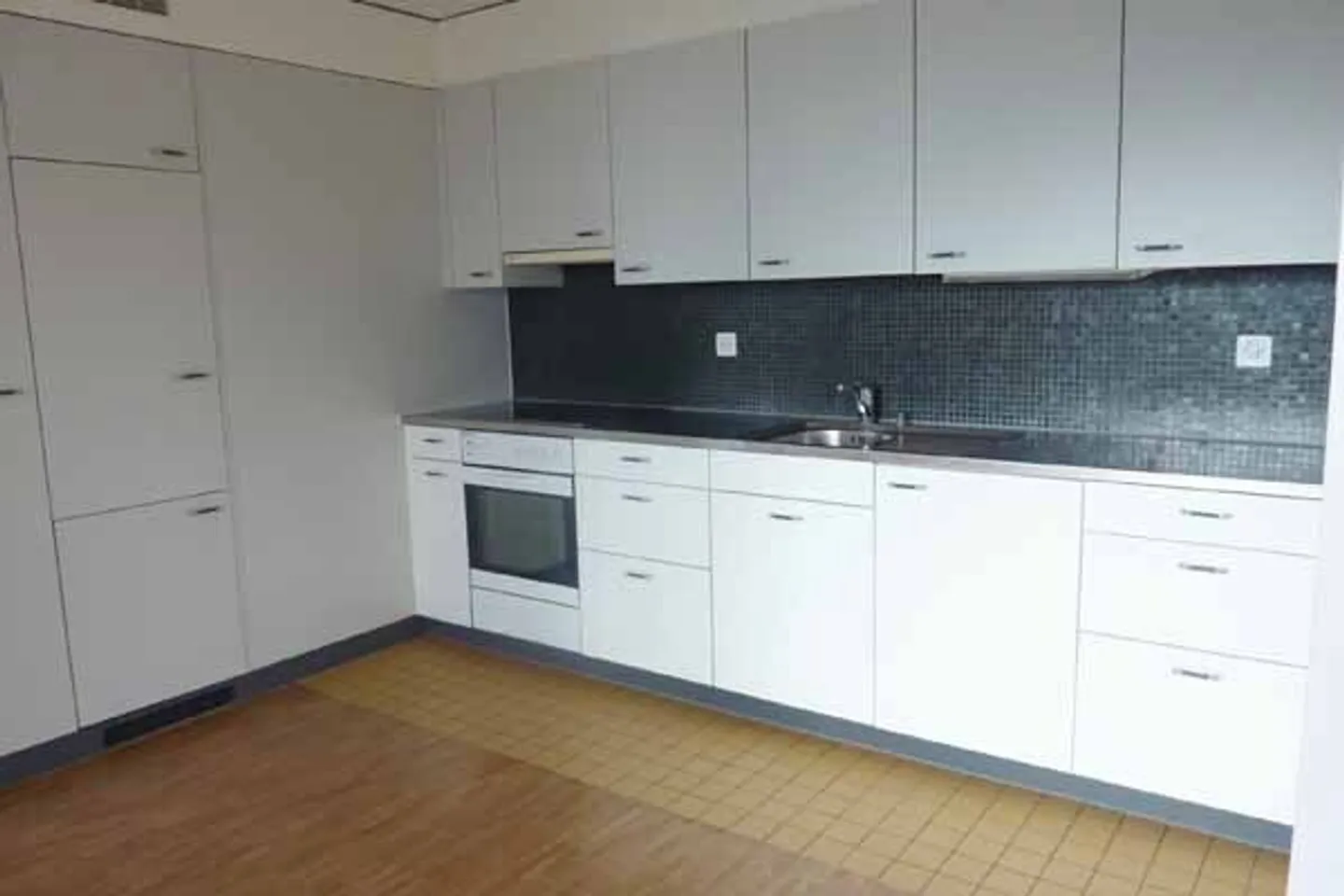 Helle 1.5-Zimmerwohnung mit Balkon - Foto 3 von 4