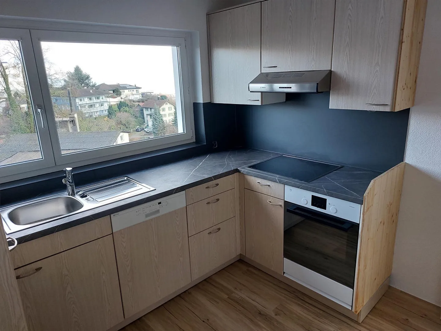 Charmante Wohnung mit Seesicht - Foto 2 von 10