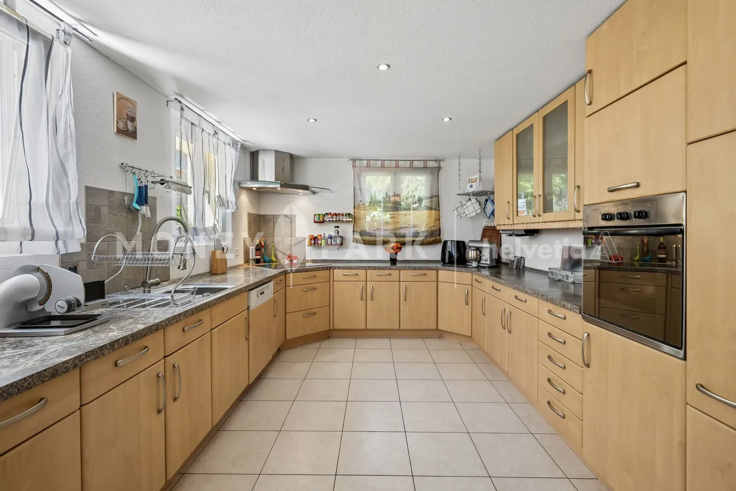 Geräumiges Einfamilienhaus mit Garten - Foto 4 von 17