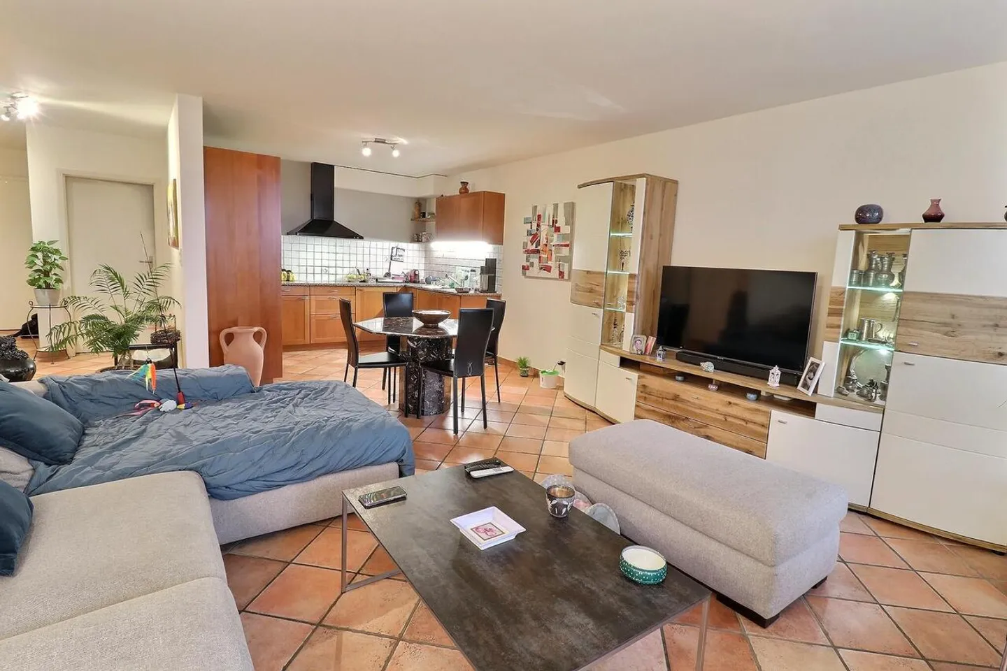 Superbo appartamento in usufrutto occupato senza affitto con piscina e vista lago - Foto 13 di 20