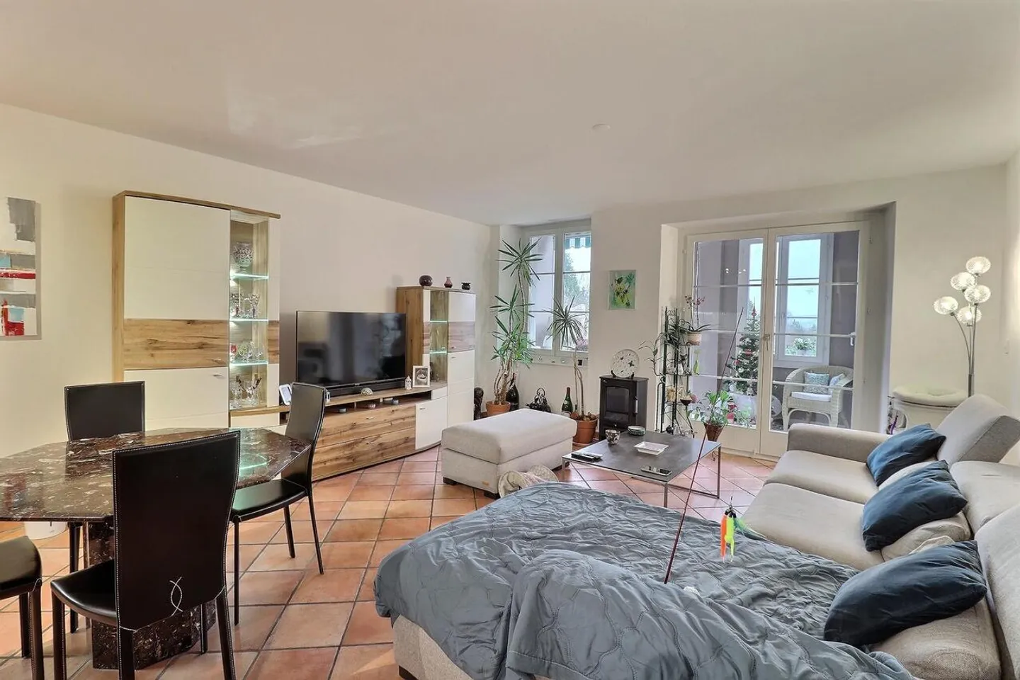 Superbo appartamento in usufrutto occupato senza affitto con piscina e vista lago - Foto 12 di 20