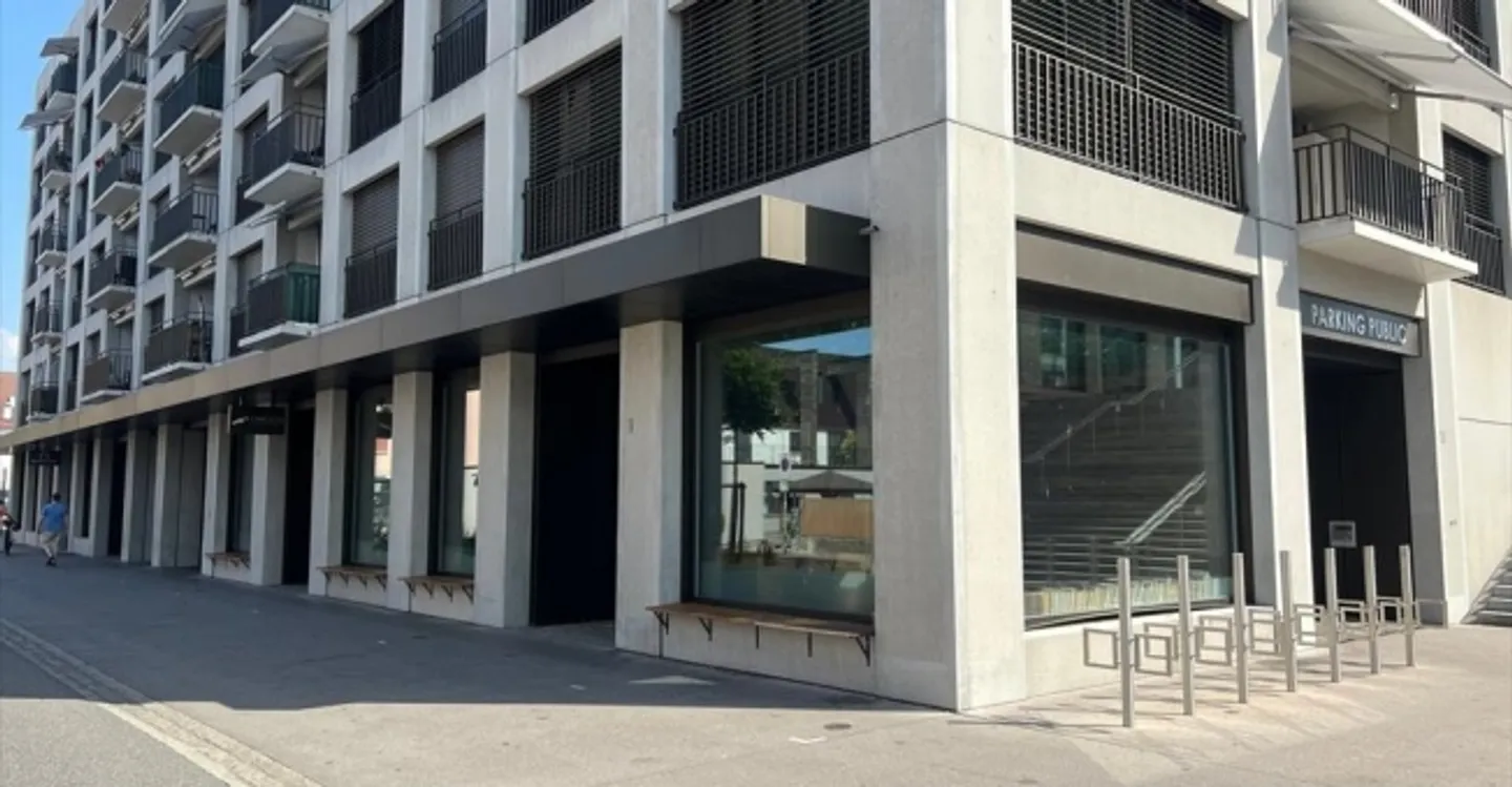 Commerce - Photo 1 of 8