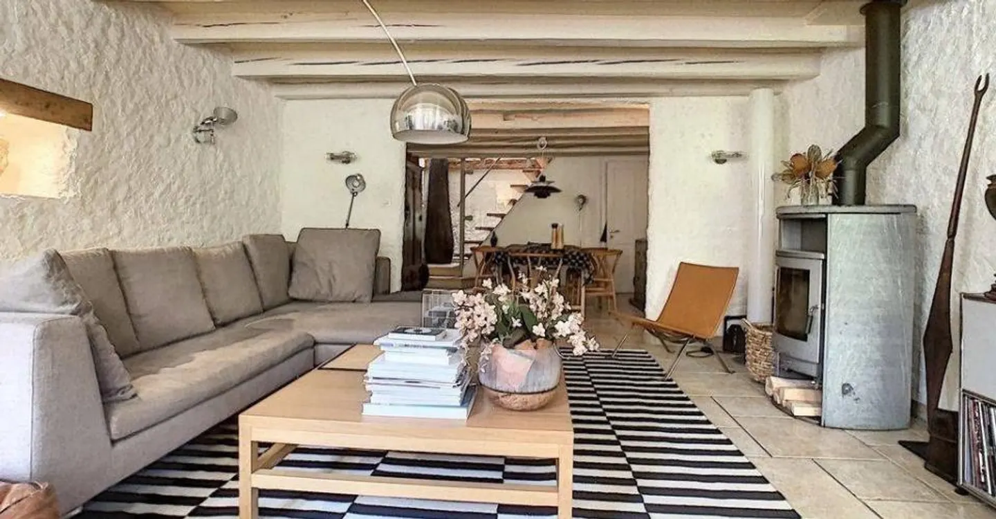BELLE MAISON CONTIGUË DE 7 PIÈCES À ANIÈRES - Photo 2 of 7