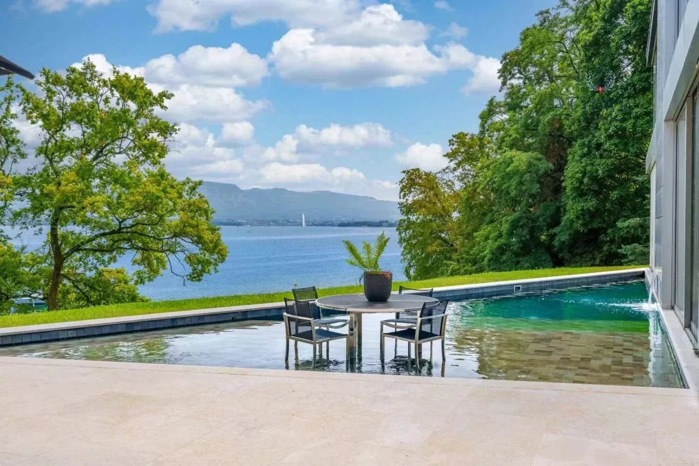 Haus mit 17 Zimmern - Foto 4 von 13