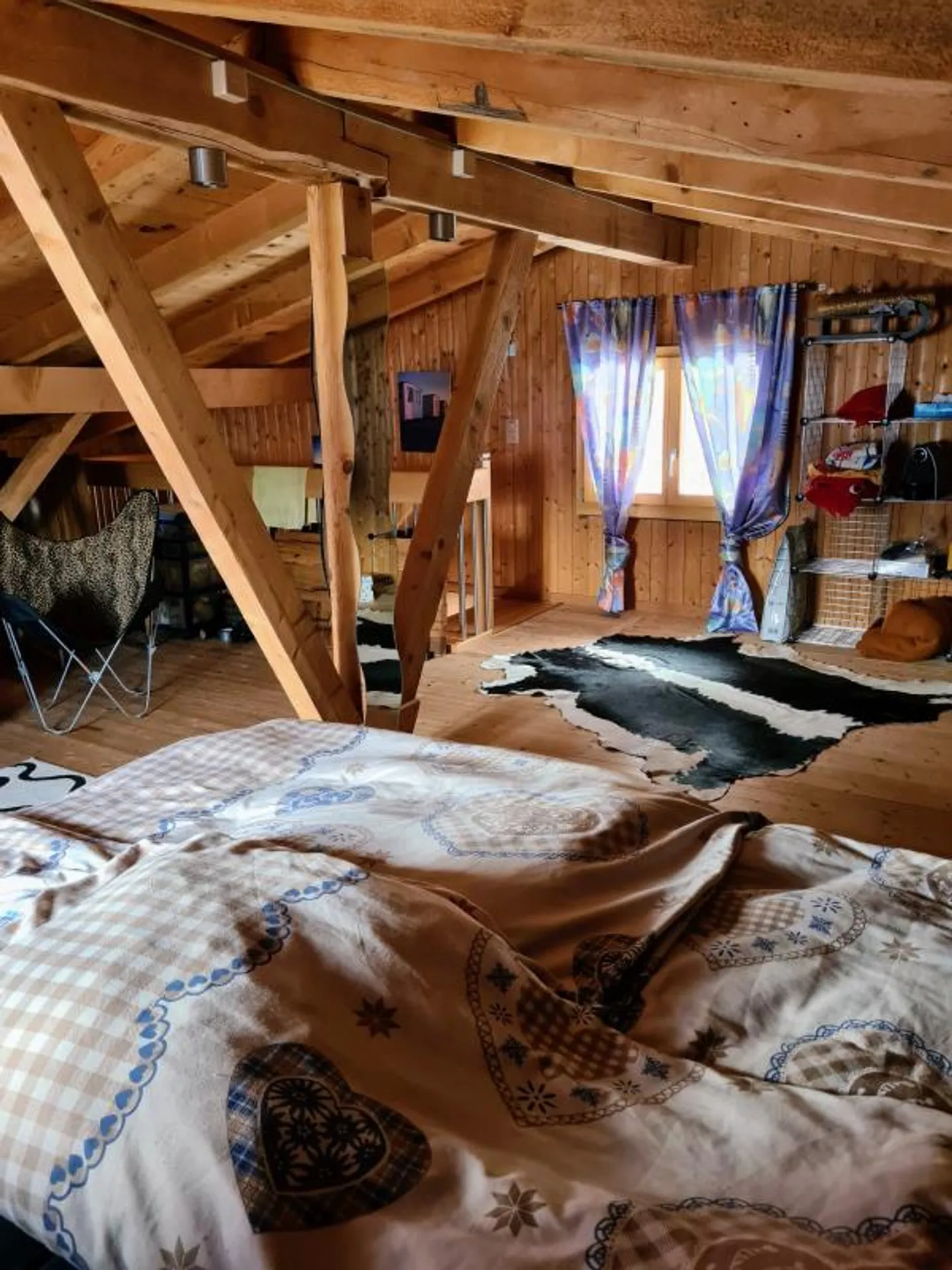 Cozy Detached Chalet for Locals - Photo 5 of 5