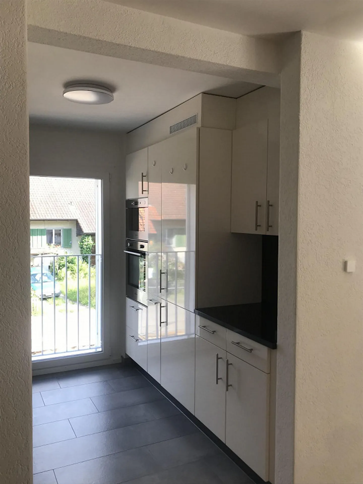 appartement moderne à louer avec espace jardin - Photo 4 sur 7