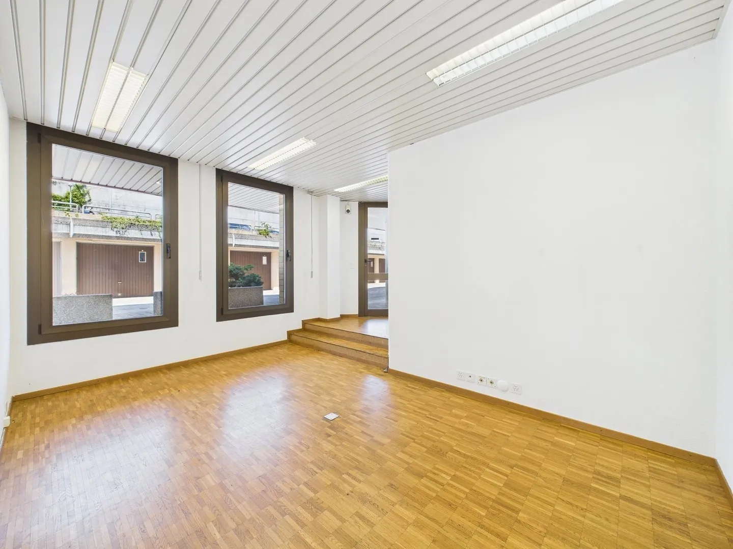 Spazio ufficio in zona tranquilla a due minuti dall'autostrada - Foto 1 di 10