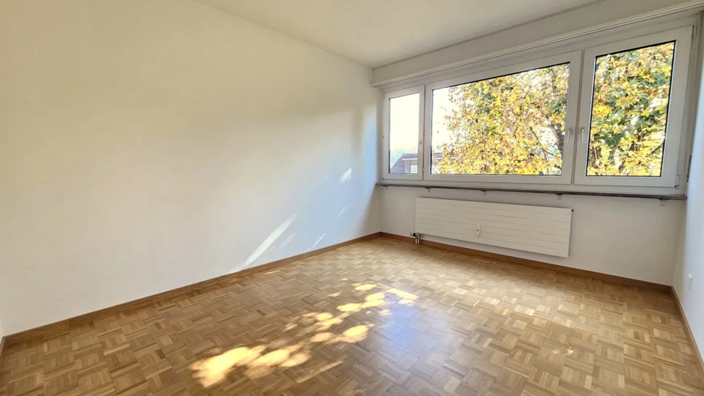 Appartement lumineux de 3,5 pièces avec balcon dans un emplacement calme à Bottmingen - Photo 4 sur 10