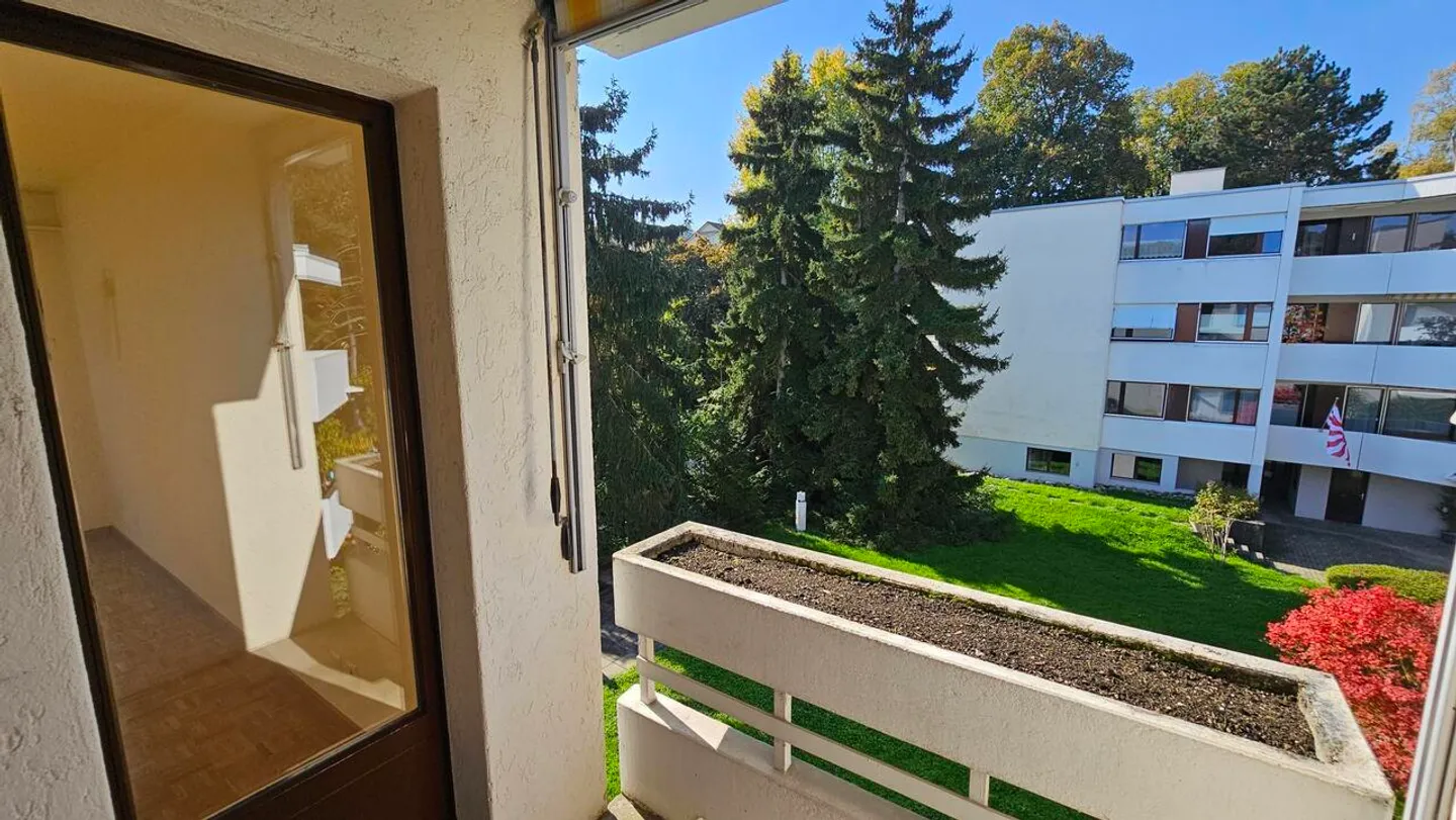 Appartement lumineux de 3,5 pièces avec balcon dans un emplacement calme à Bottmingen - Photo 5 sur 10