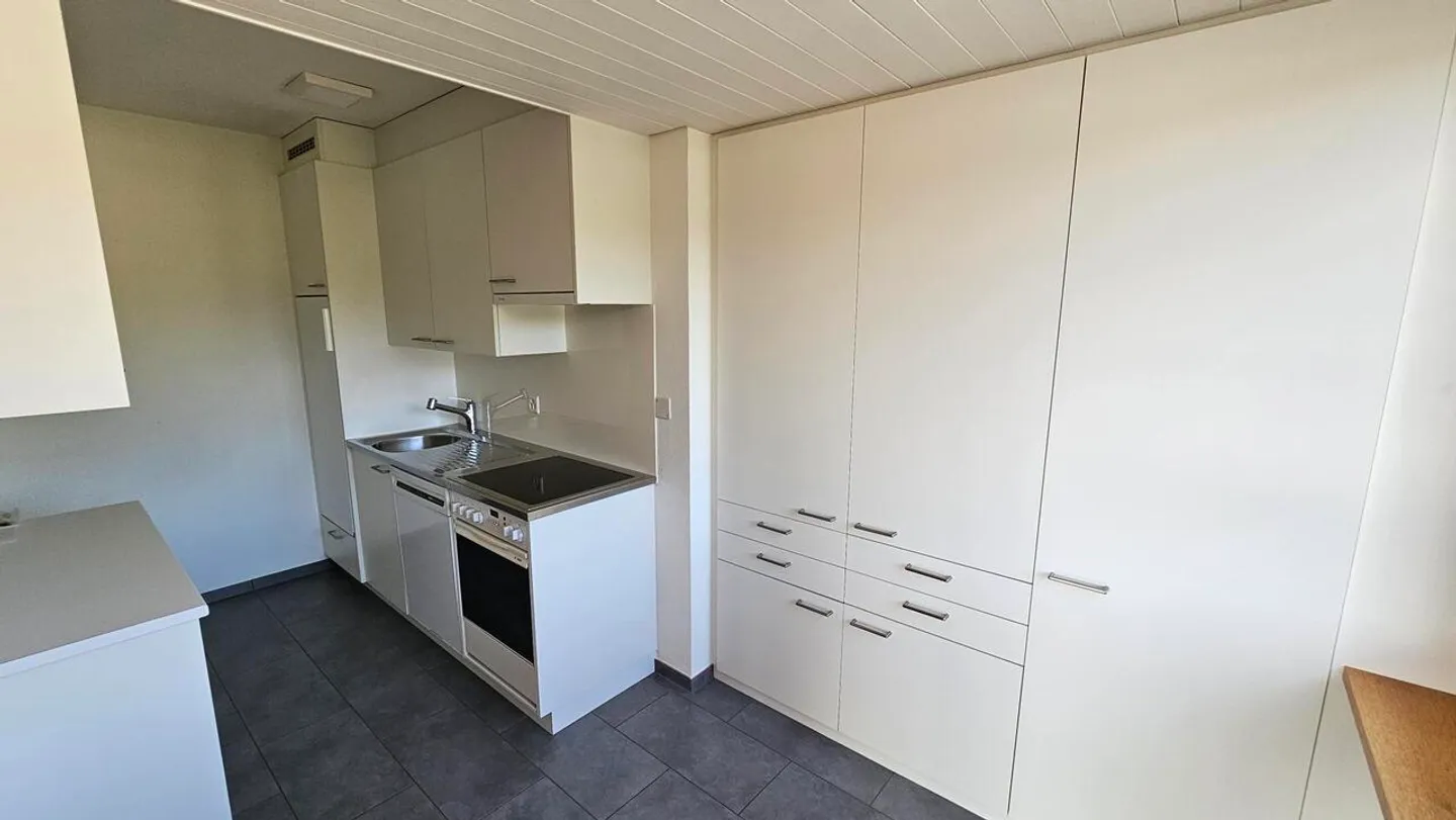 Appartement lumineux de 3,5 pièces avec balcon dans un emplacement calme à Bottmingen - Photo 7 sur 10