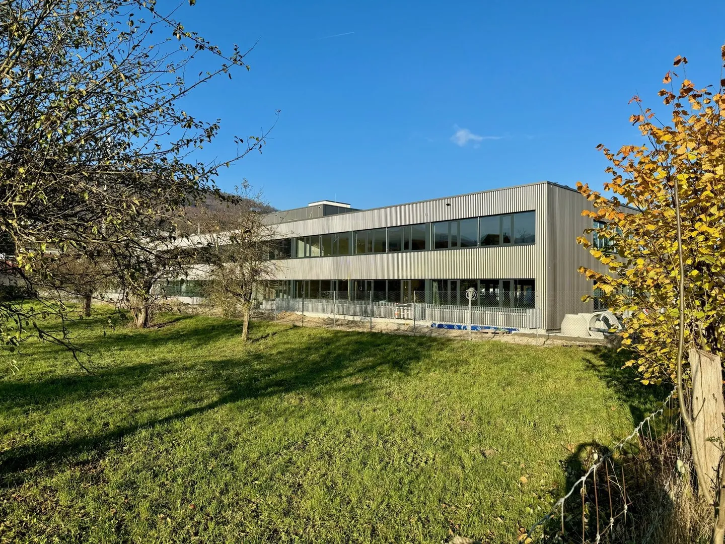 Spazi commerciali moderni in posizione privilegiata – Perfetto per ufficio, studio e fornitori di servizi - Foto 1 di 18