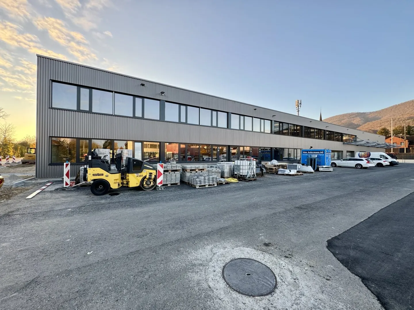 Spazi commerciali moderni in posizione privilegiata – Perfetto per ufficio, studio e fornitori di servizi - Foto 2 di 18