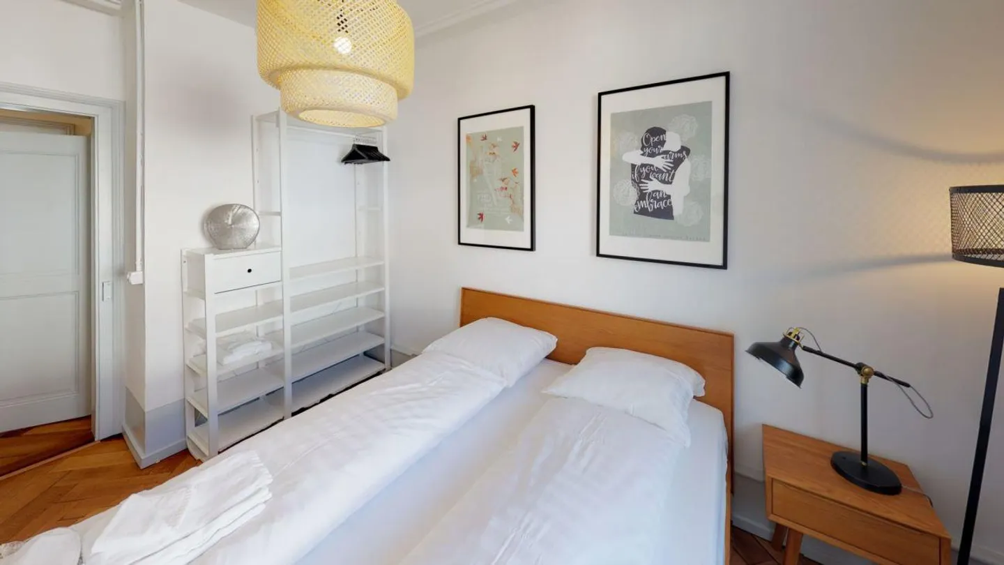Renovated & Trendy - Renovated Old Building Apartment Near SBB Train Station - Photo 5 of 5
