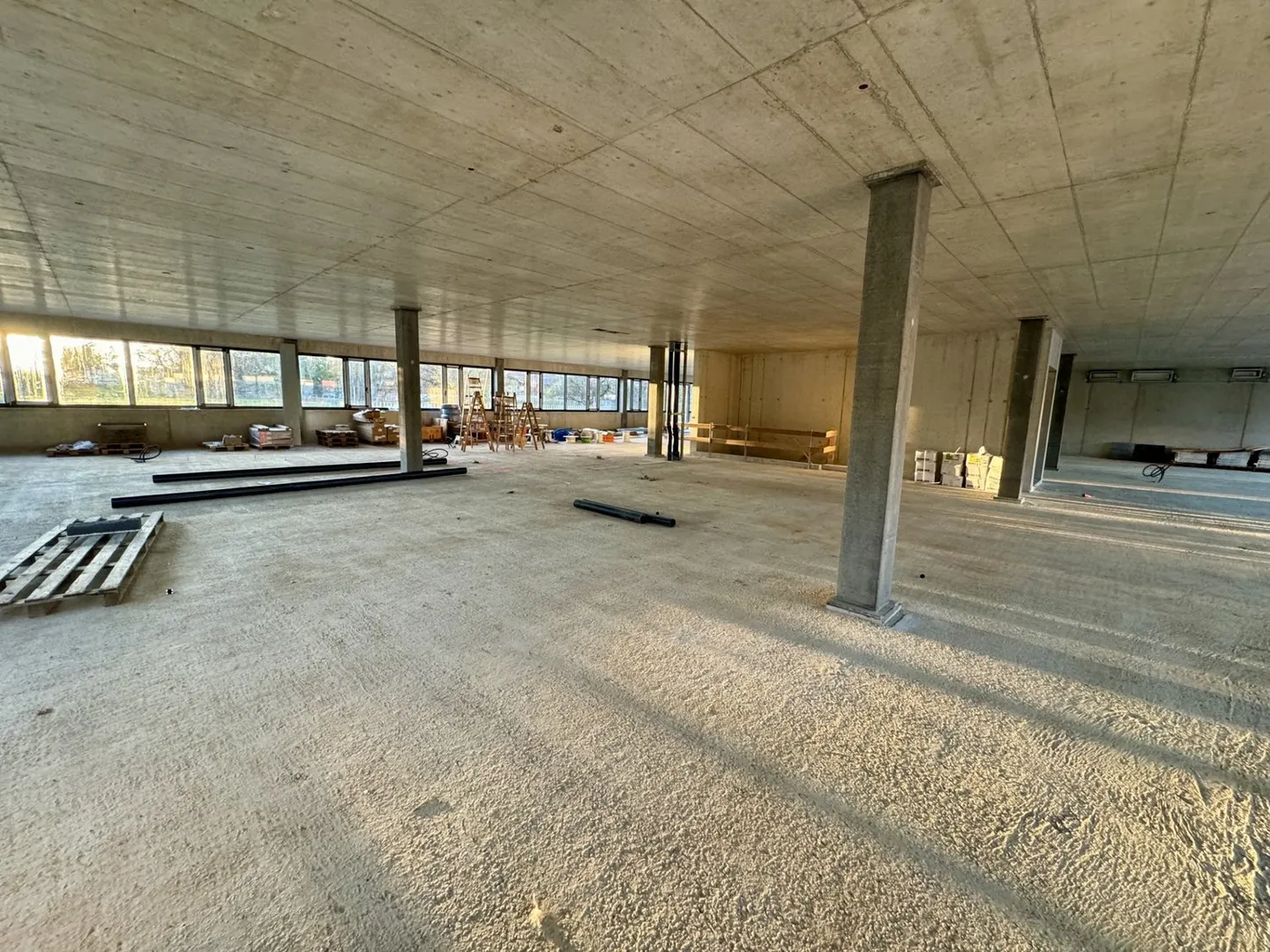 Spazi commerciali moderni in posizione privilegiata – Perfetto per ufficio, studio e fornitori di servizi - Foto 3 di 18