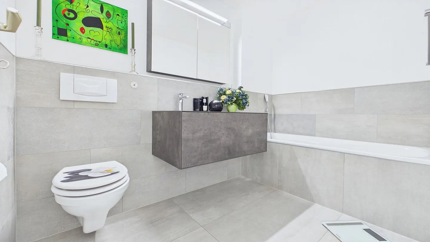 Well-maintained terraced house with a clear view of greenery - Photo 10 of 16