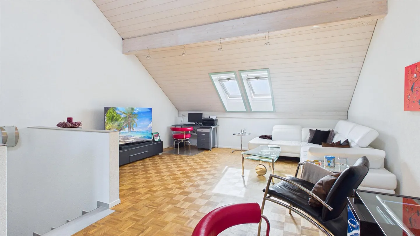 Well-maintained terraced house with a clear view of greenery - Photo 11 of 16