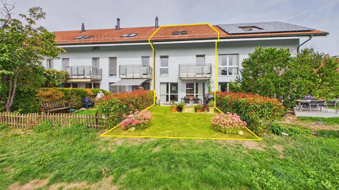 Well-maintained terraced house with a clear view of greenery - Photo 15 of 16