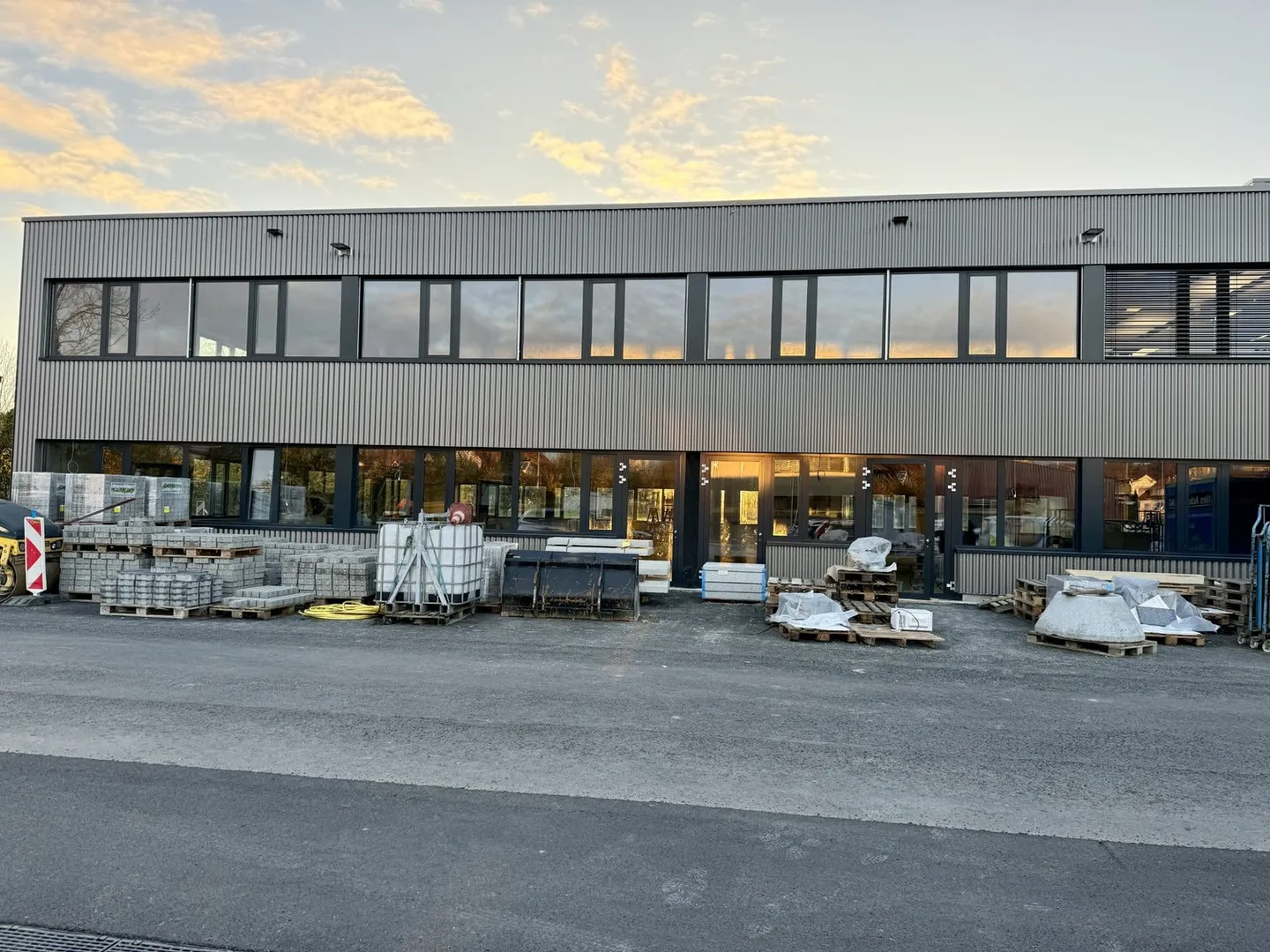Spazi commerciali moderni in posizione privilegiata – Perfetto per ufficio, studio e fornitori di servizi - Foto 9 di 18