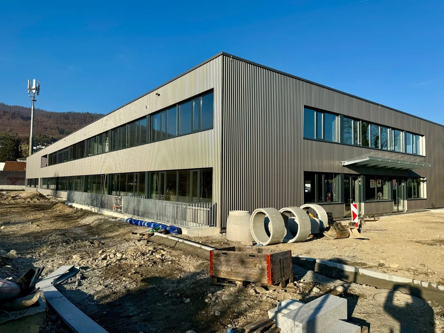 Spazi commerciali moderni in posizione privilegiata – Perfetto per ufficio, studio e fornitori di servizi - Foto 15 di 18