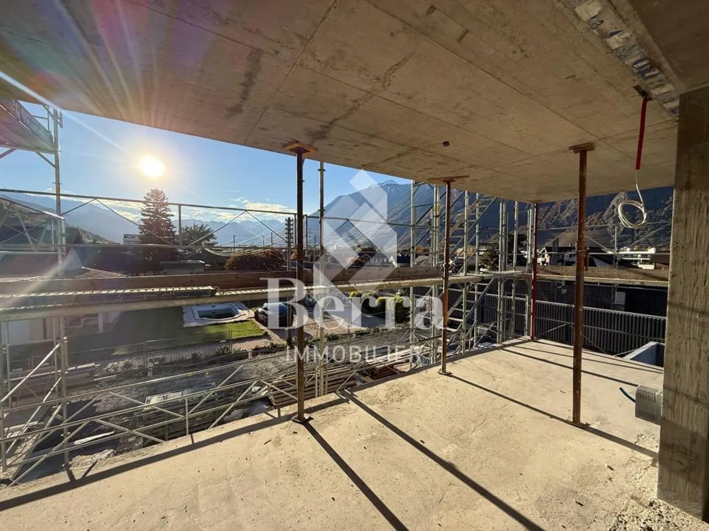 Appartamento spazioso in un nuovo complesso residenziale, arredamento di alta qualità - Foto 1 di 13