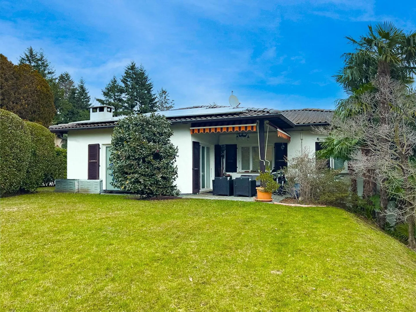 Ampia casa unifamiliare con giardino a Bedano - Foto 5 di 10