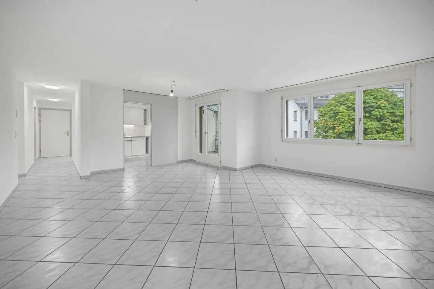 Modern 3.5-room apartment with large balcony in Münchwilen - bright,... - Photo 2 of 17