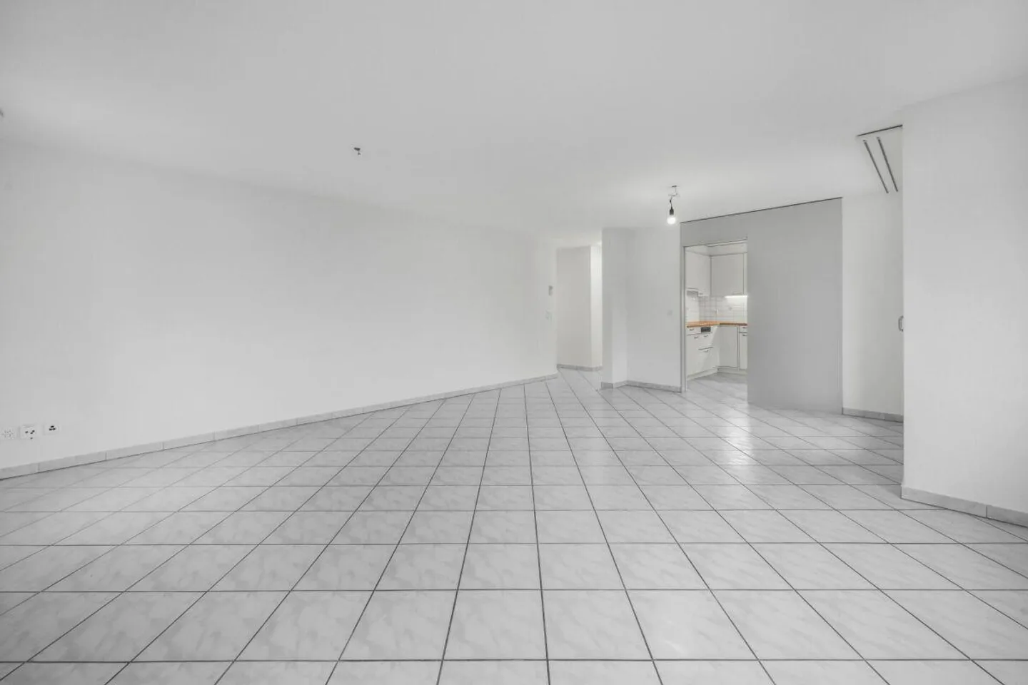 Modern 3.5-room apartment with large balcony in Münchwilen - bright,... - Photo 3 of 17