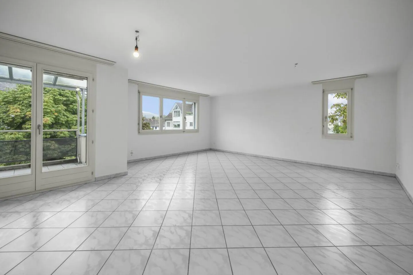 Modern 3.5-room apartment with large balcony in Münchwilen - bright,... - Photo 4 of 17