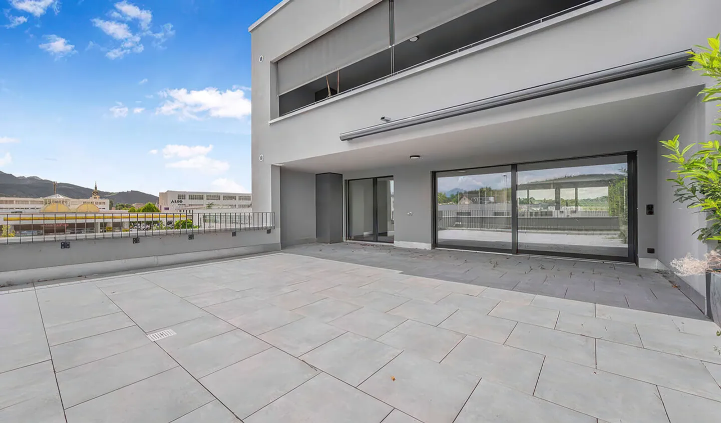Première occupation: Espace bureau/cabinet moderne avec terrasse et vue sur le Pilate - Photo 5 sur 6