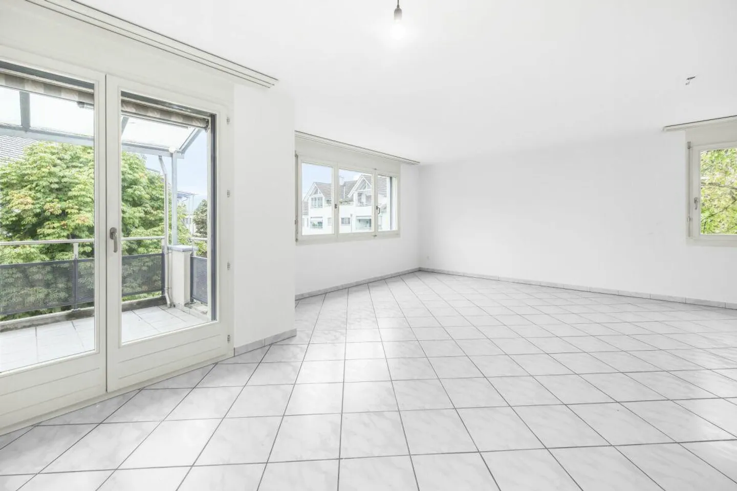 Modern 3.5-room apartment with large balcony in Münchwilen - bright,... - Photo 5 of 17