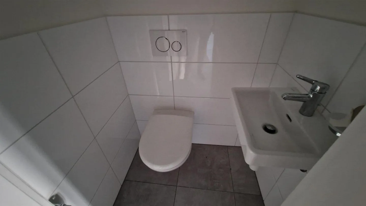 Appartamento 4 locali appena ristrutturato all'ultimo piano più camera mansardata - Foto 9 di 13