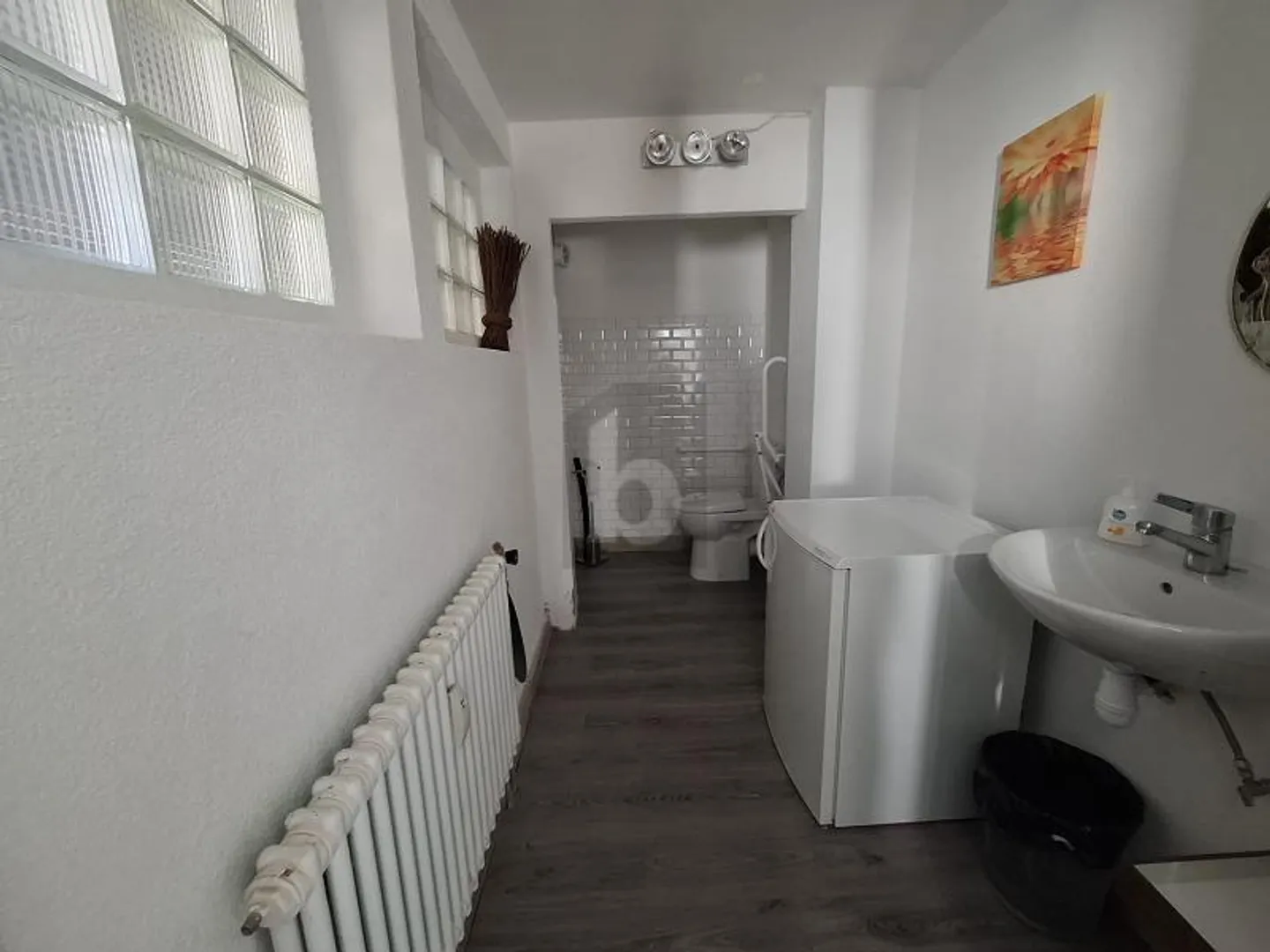 MODERN, PRACTICAL AND IDEALLY LOCATED - Photo 4 of 5