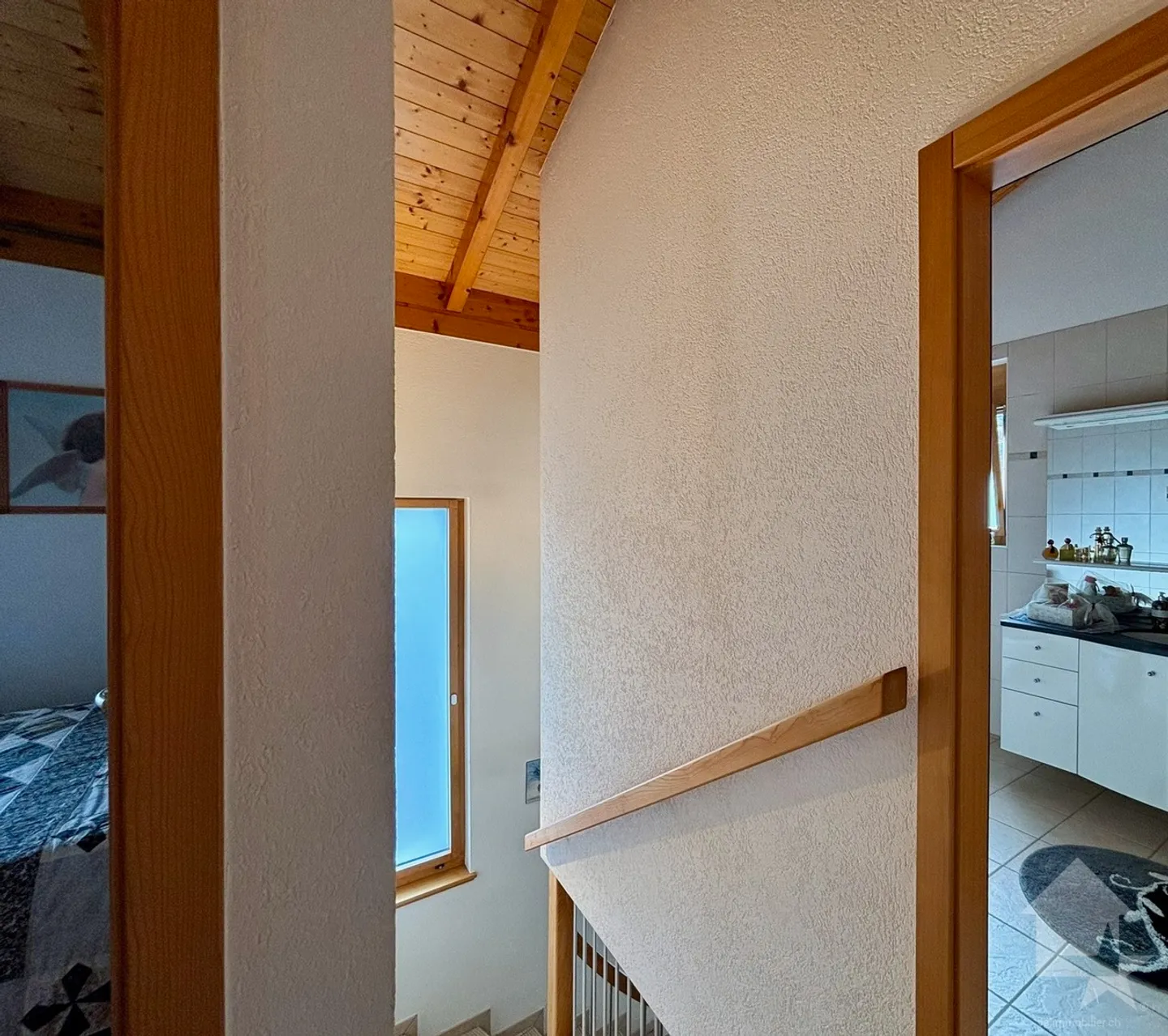 Einfamilienhaus mit großem Außenbereich und Zaun - Foto 12 von 32